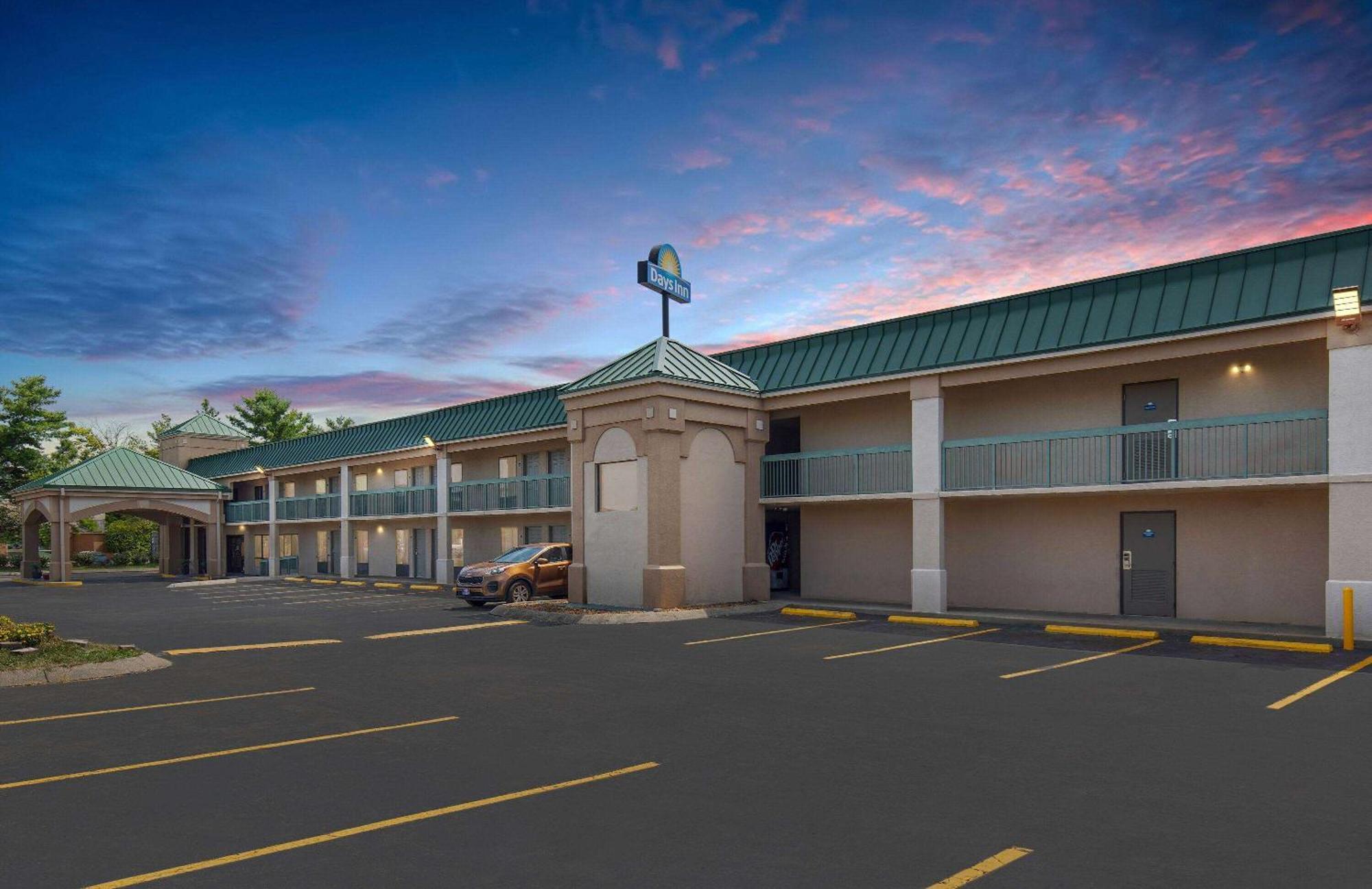 Days Inn By Wyndham Clarksville North Exit 4 Exterior foto